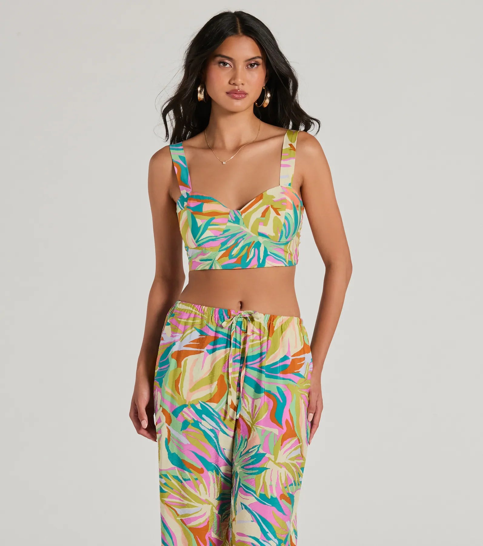 Getaway Retreat Sweetheart Tropical Crop Top Front Pockets Side Pockets Patch Pockets